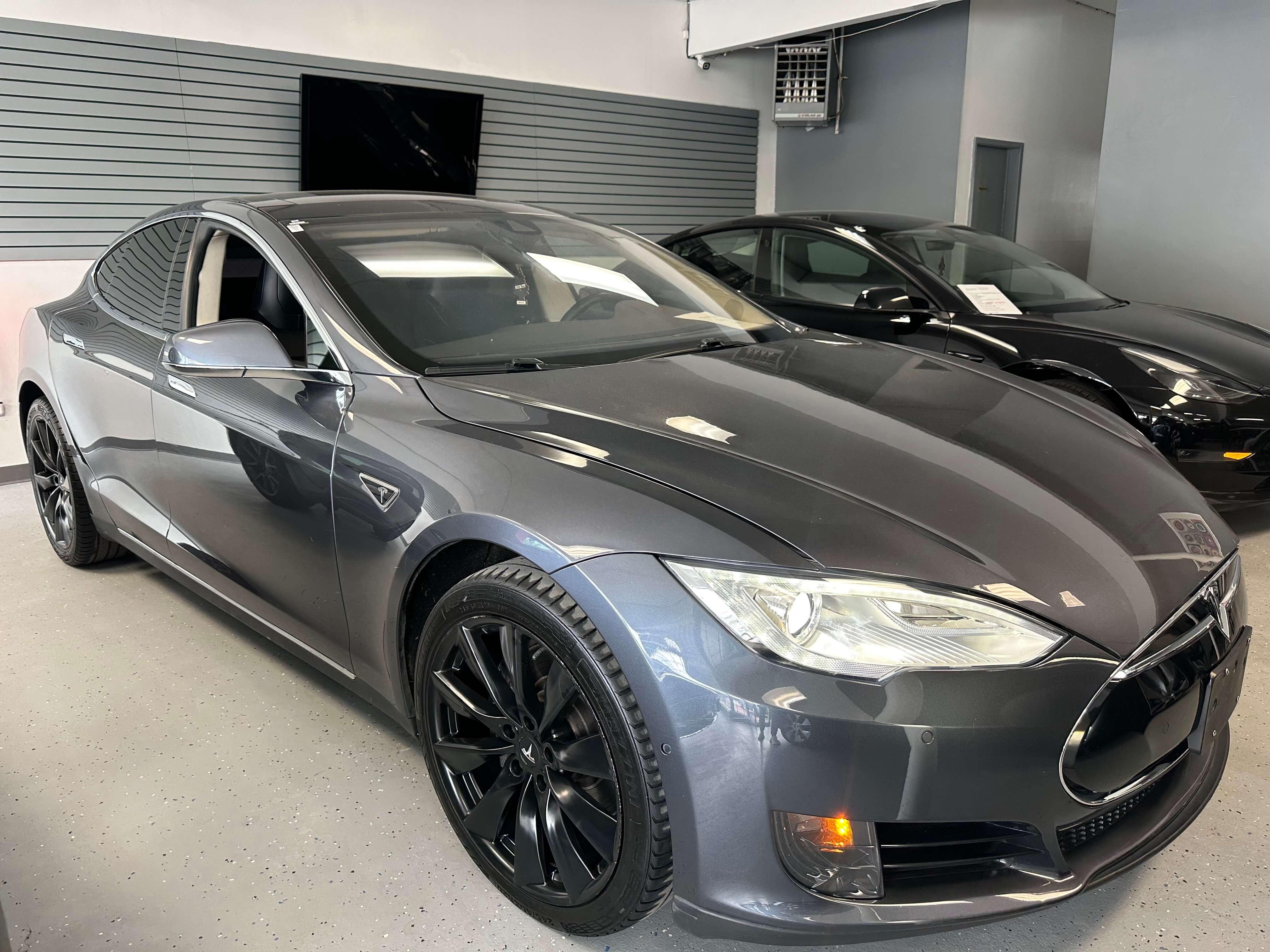 2015 Tesla Model S Plaid, image 1
