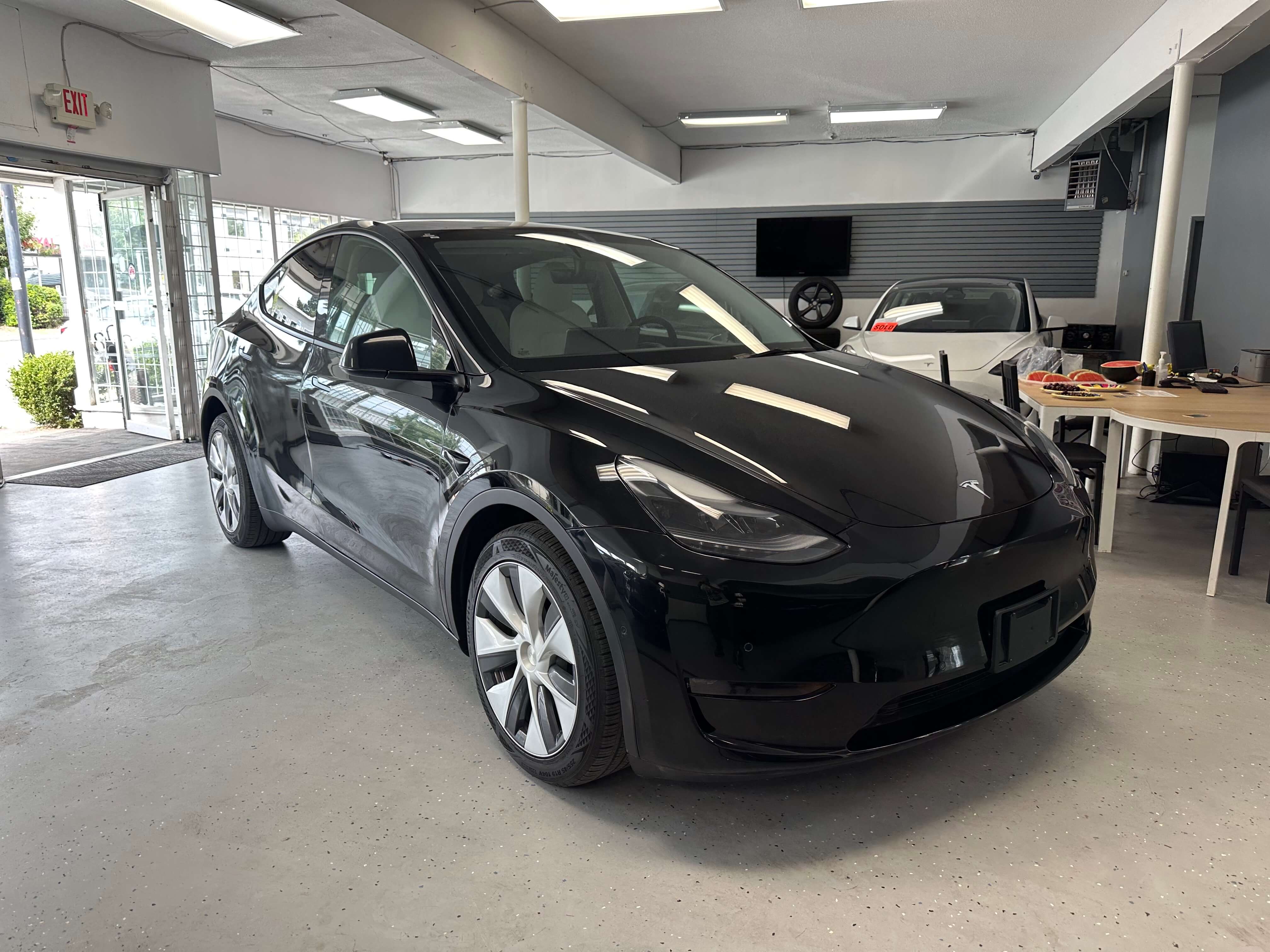 2021 Tesla Model Y Long Range AWD, image 1